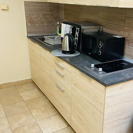 Downtown With Shared Kitchen *