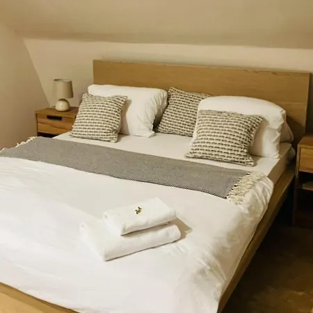 Downtown With Shared Kitchen Aparthotel Gyor