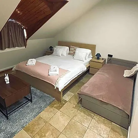 Downtown With Shared Kitchen 3* Győr