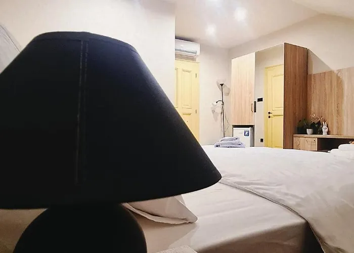 Aparthotel Downtown With Shared Kitchen Győr